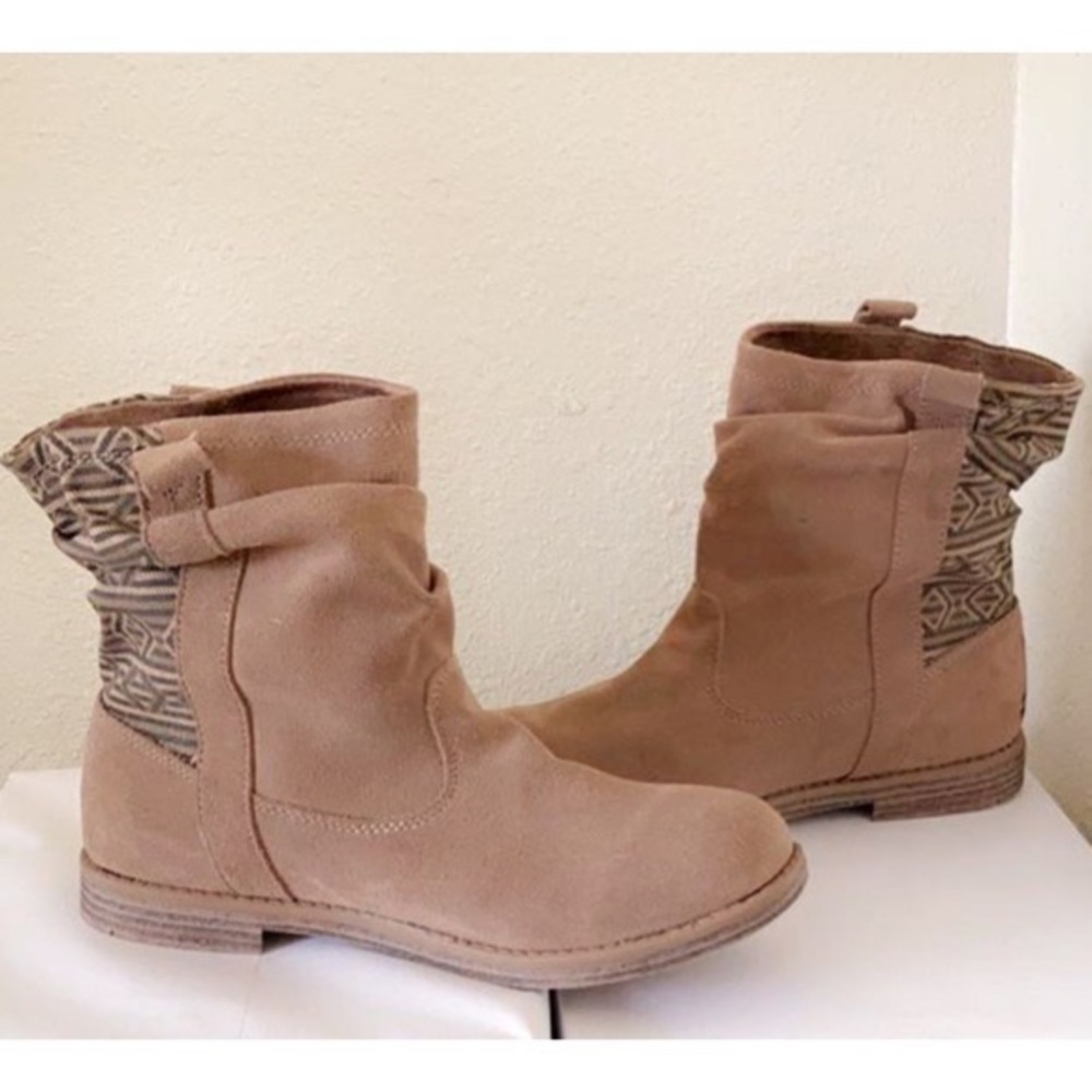TOMS Women Tribal Print Suede Boots